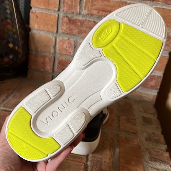 NEW Vionic Amalia Leopard Sneakers - Picture 5 of 8